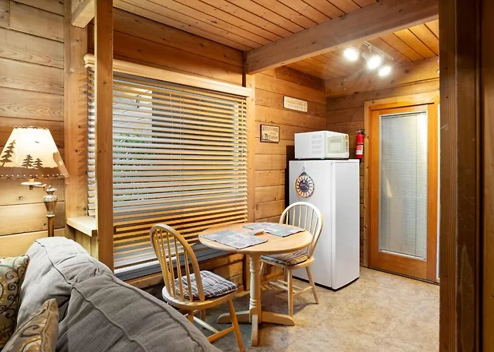 Morning Glory - For 2 In Oak Creek Holiday home